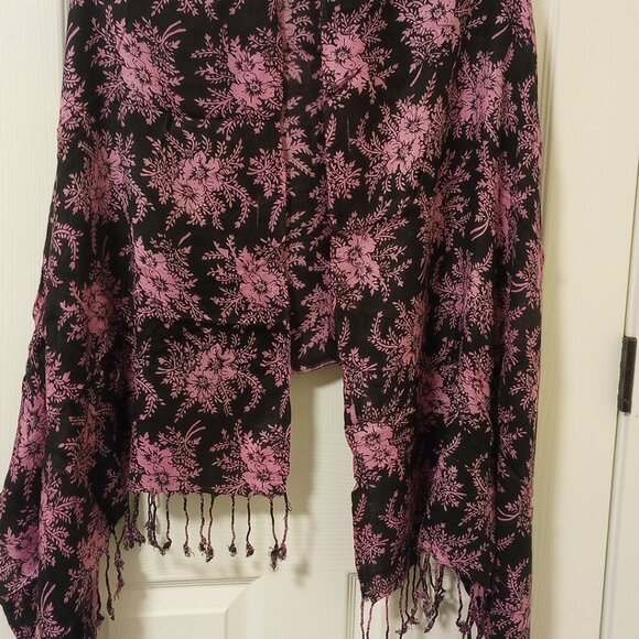 Soft Plush Pink Black Floral scarf Wrap Fringed Edges - Picture 5 of 6